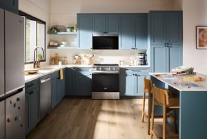 Whirlpool® 30-inch Slide-In Electric Range with Air Cooking Technology and FlexHeat™ Dual Element view 5