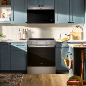 Whirlpool 30 Inch Gas Smart Range with Air Cooking Technology and Steam Clean view 4