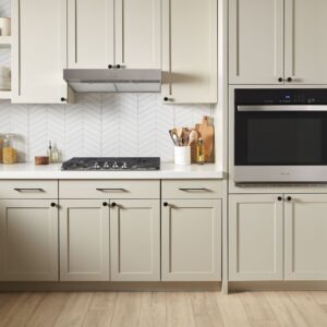 Whirlpool® 27-inch Single Wall Oven with 4.3 Cu. Ft. Capacity and ADA-Compliant Design view 9